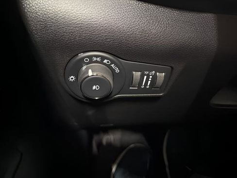 Used 2025 Jeep Compass Trailhawk AWD/4WD image 25