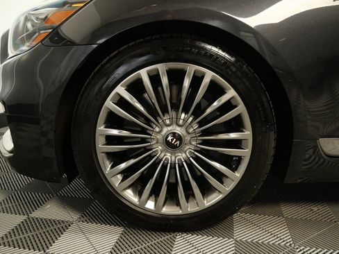 Used 2019 Kia K900 Luxury w/ VIP Package AWD/4WD image 11