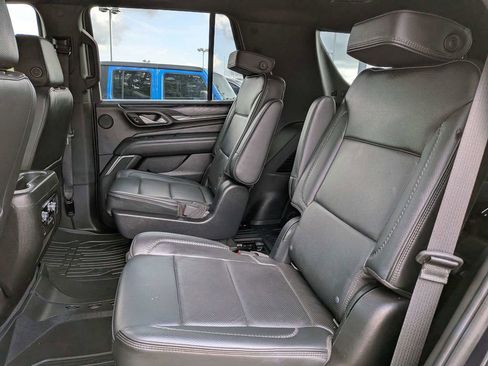 Used 2022 GMC Yukon Denali w/ Advanced Technology Package AWD/4WD image 18