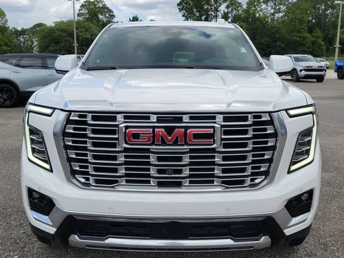 Used 2025 GMC Yukon XL Denali AWD/4WD image 9