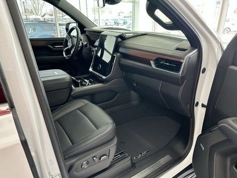 Used 2025 GMC Yukon XL Denali w/ Sun & Power Step Package image 22