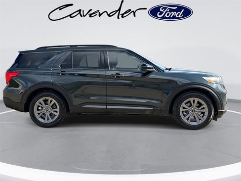 Used 2022 Ford Explorer XLT w/ Equipment Group 202A image 4