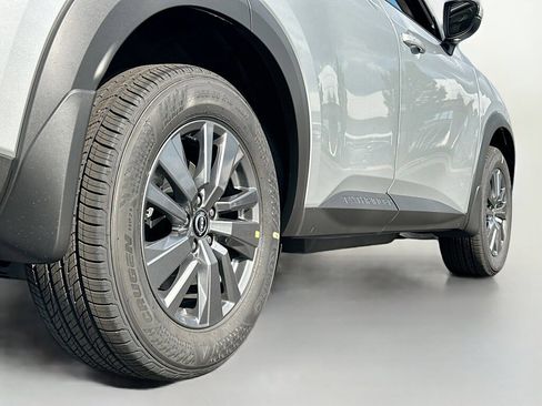 New 2025 Nissan Pathfinder SV image 13