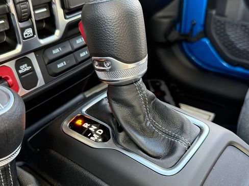 New 2025 Jeep Gladiator Willys image 25