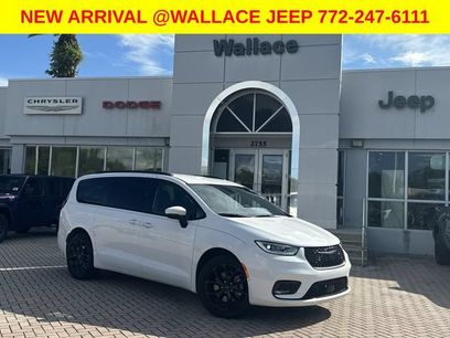 Used 2023 Chrysler Pacifica Touring-L w/ S Appearance Package