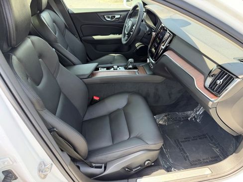 Used 2024 Volvo V60 B5 Cross Country Plus image 14