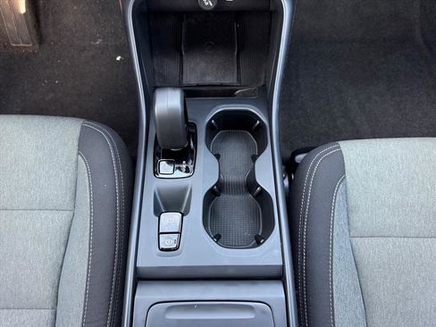 Used 2024 Volvo XC40 B5 Core image 22