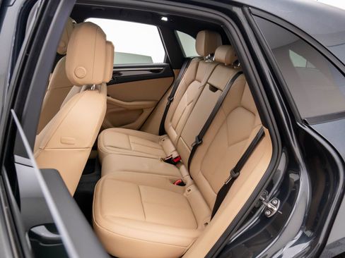 Certified 2026 Porsche Macan image 17