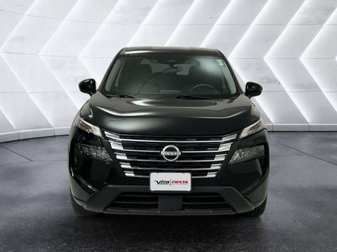 Used 2024 Nissan Rogue SV image 2