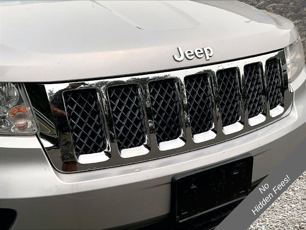 Used 2013 Jeep Grand Cherokee Overland w/ Advance Technology Group AWD/4WD image 21