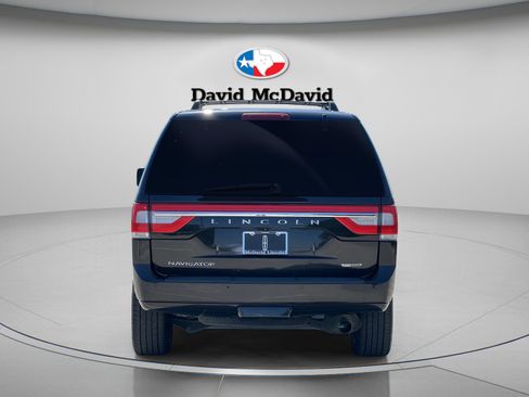 Used 2015 Lincoln Navigator 2WD image 6