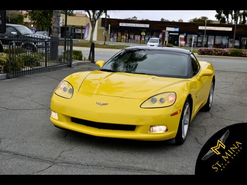 Used 2007 Chevrolet Corvette Coupe w/ Preferred Equipment Group RWD image 1