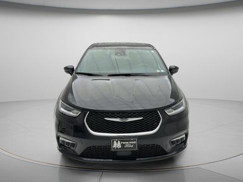 Used 2025 Chrysler Pacifica Select FWD image 2