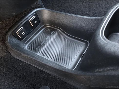 Used 2018 Chrysler Pacifica Limited w/ Tire & Wheel Group image 31