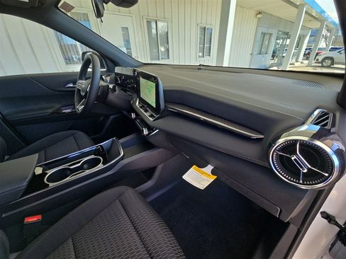 New 2025 Chevrolet Equinox LT image 28