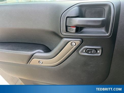 Used 2018 Jeep Wrangler Unlimited Sport image 34