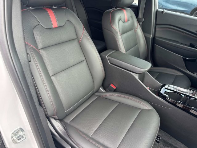 Used 2025 Chevrolet Trax RS w/ Sunroof Package FWD image 15