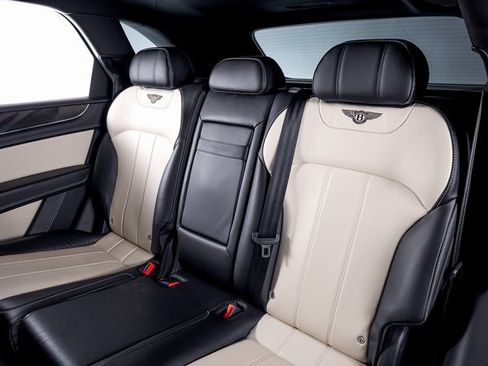 Used 2019 Bentley Bentayga image 23