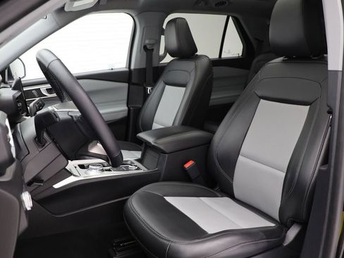 Used 2022 Ford Explorer XLT w/ Equipment Group 202A image 15