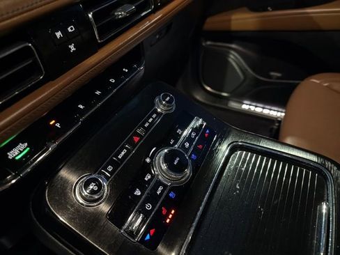 Used 2023 Lincoln Nautilus Reserve w/ Monochromatic Package image 28