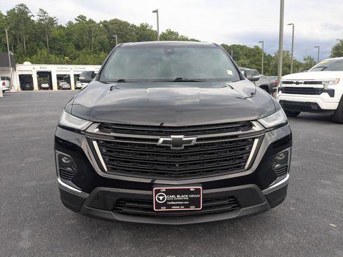 Used 2023 Chevrolet Traverse LT FWD image 2