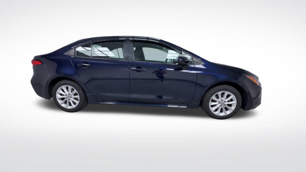 Used 2022 Toyota Corolla LE w/ LE Convenience Package FWD image 9