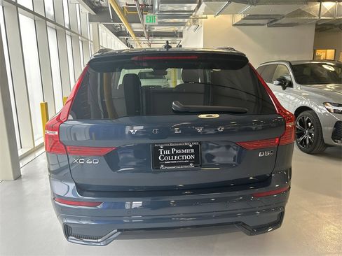 Certified 2025 Volvo XC60 B5 Plus image 3