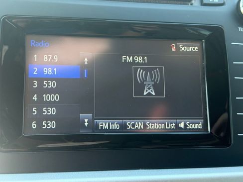 Used 2019 Toyota Highlander LE image 23