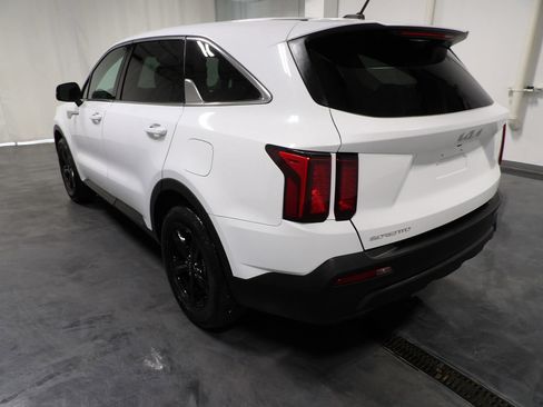 Used 2023 Kia Sorento LX FWD image 8
