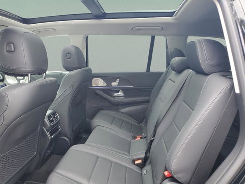 Certified 2026 Mercedes-Benz GLS 450 4MATIC image 10