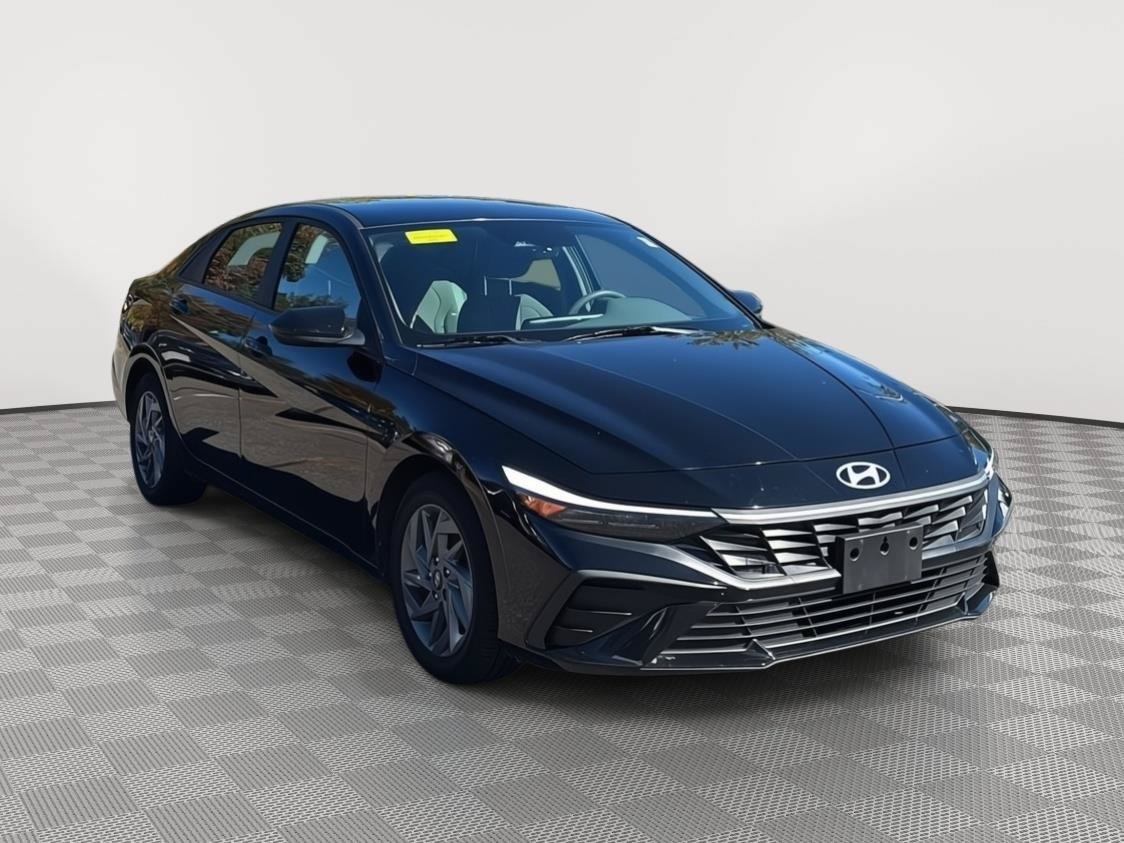Certified 2024 Hyundai Elantra SEL FWD image 3