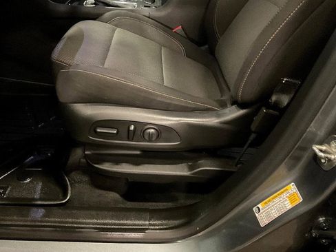 Used 2020 Chevrolet Traverse LT image 18