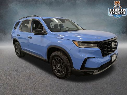 Certified 2025 Honda Pilot TrailSport image 3