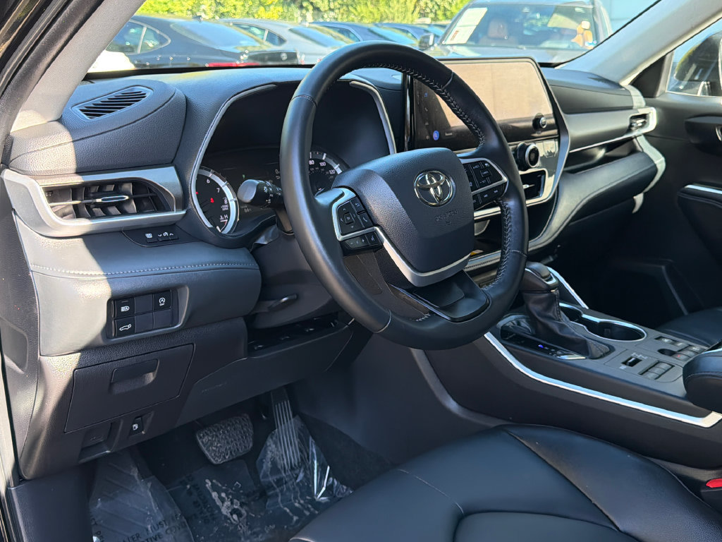Used 2025 Toyota Highlander XLE AWD/4WD image 22