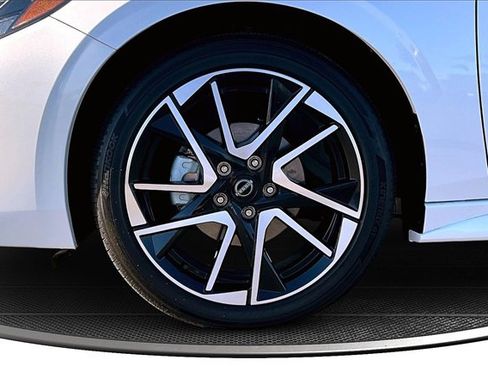 Certified 2025 Nissan Sentra SR image 32