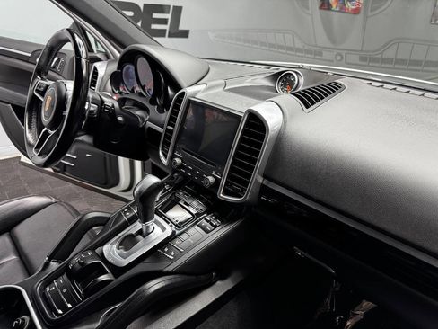 Used 2018 Porsche Cayenne image 53