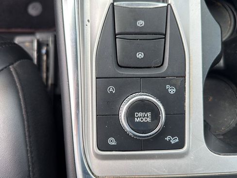 Used 2022 Ford Explorer Platinum w/ Equipment Group 601A AWD/4WD image 33