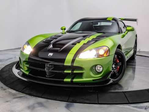 Used 2010 Dodge Viper ACR RWD image 5