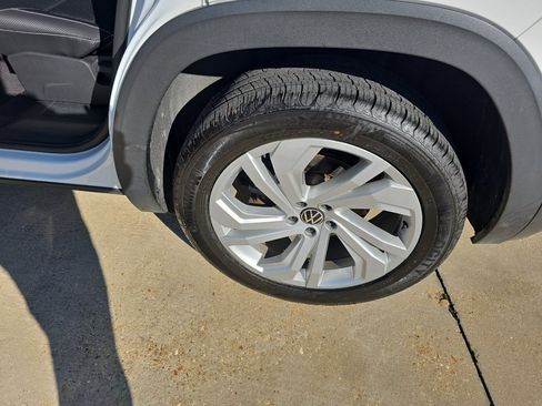 Used 2021 Volkswagen Atlas Cross Sport SEL image 12