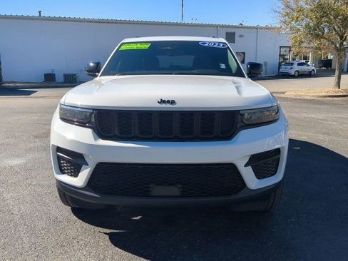 Used 2023 Jeep Grand Cherokee Altitude image 9