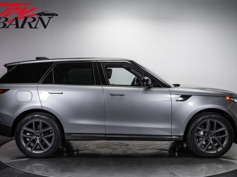 Used 2025 Land Rover Range Rover Sport SE AWD/4WD image 6