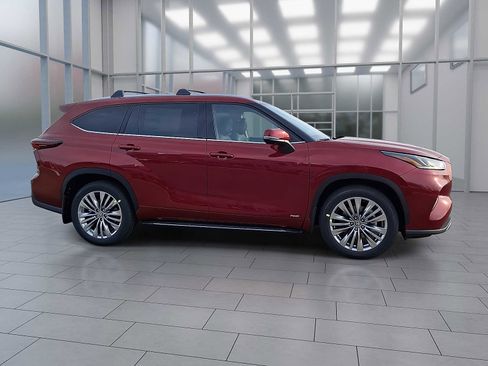 New 2026 Toyota Highlander Platinum image 7