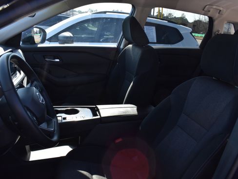 Used 2025 Nissan Rogue SV image 25