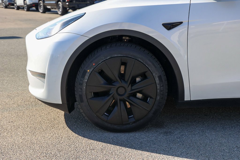Used 2023 Tesla Model Y Long Range AWD/4WD image 11
