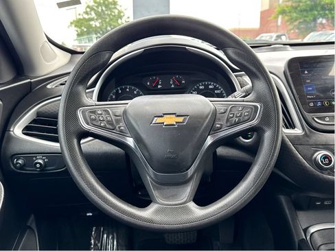 Used 2025 Chevrolet Malibu LT FWD image 14