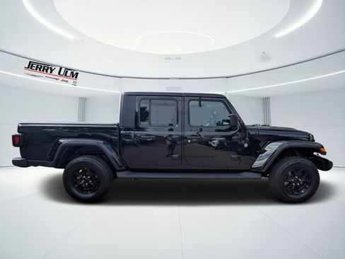 Used 2021 Jeep Gladiator Sport AWD/4WD image 2