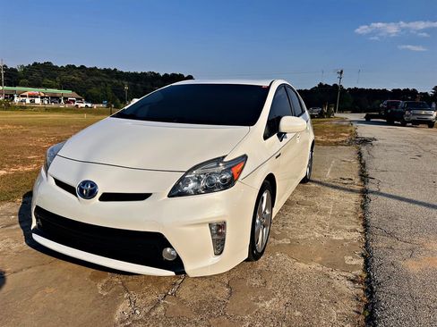 Used 2013 Toyota Prius Five image 1