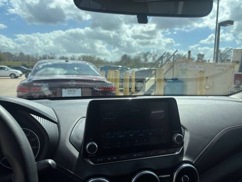 Used 2025 Nissan Sentra SV FWD image 17