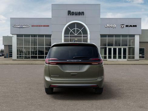 New 2027 Chrysler Pacifica Select FWD image 49