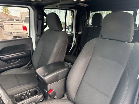 Used 2021 Jeep Gladiator Sport image 14